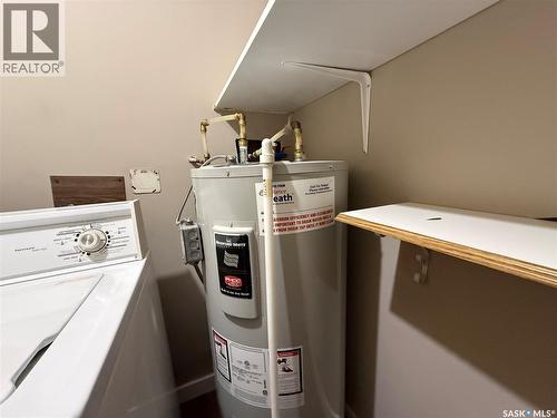 15 6595 Rochdale Boulevard, Regina, SK - Indoor Photo Showing Laundry Room
