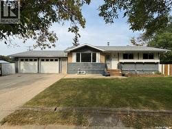 1609 Warren AVENUE  Weyburn, SK S4H 0M3