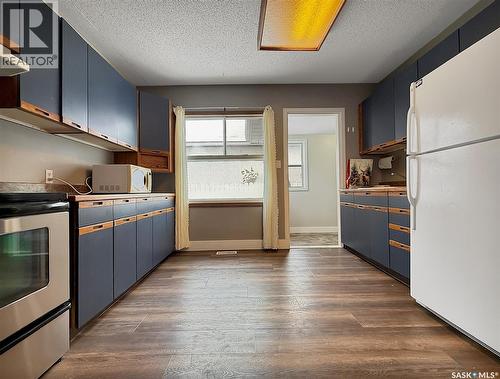 120 Central Avenue S, Swift Current, SK - Indoor Photo Showing Kitchen