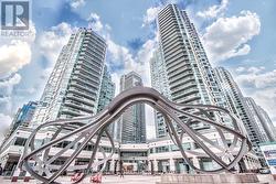 309 - 10 YONGE STREET  Toronto, ON M5E 1R4