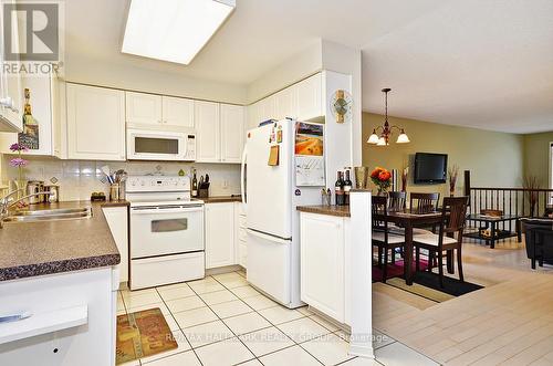 1717 Blohm Drive, Ottawa, ON - Indoor Photo Showing Kitchen With Double Sink
