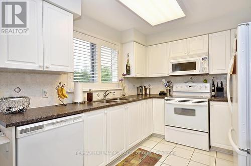 1717 Blohm Drive, Ottawa, ON - Indoor Photo Showing Kitchen With Double Sink