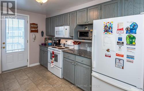36 Weeping Willow Drive, Innisfil, ON - Indoor Photo Showing Kitchen