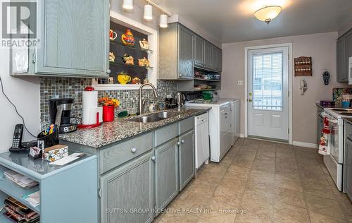 36 Weeping Willow Drive, Innisfil, ON - Indoor Photo Showing Kitchen With Double Sink