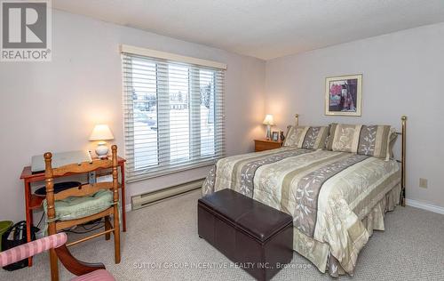 36 Weeping Willow Drive, Innisfil, ON - Indoor Photo Showing Bedroom