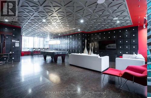 517 - 20 Blue Jays Way, Toronto, ON - Indoor