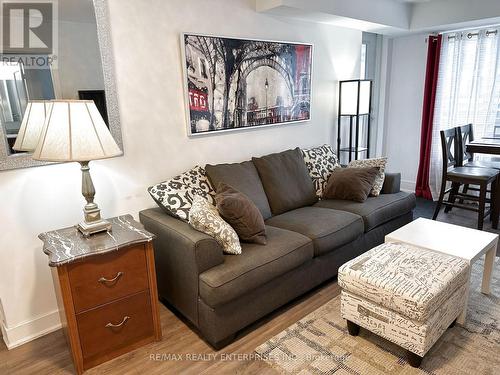 517 - 20 Blue Jays Way, Toronto, ON - Indoor Photo Showing Living Room