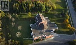 415 PICKERING CRESCENT  Newmarket, ON L3Y 8G8