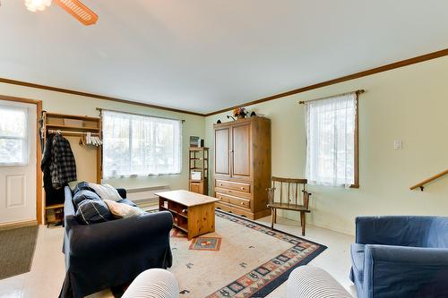 Salon - 4612 Rue Walters, Dunham, QC - Indoor