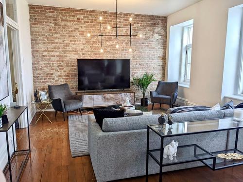 Living room - 5-375 Rue St-Paul E., Montréal (Ville-Marie), QC - Indoor Photo Showing Living Room