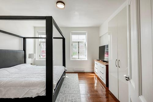 Bedroom - 5-375 Rue St-Paul E., Montréal (Ville-Marie), QC - Indoor Photo Showing Bedroom