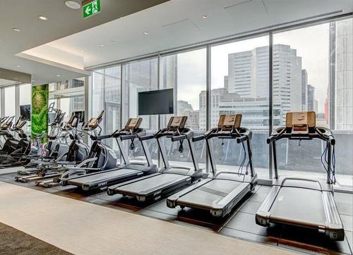 Exercise room - 1607-720 Rue St-Jacques, Montréal (Ville-Marie), QC - Indoor Photo Showing Gym Room