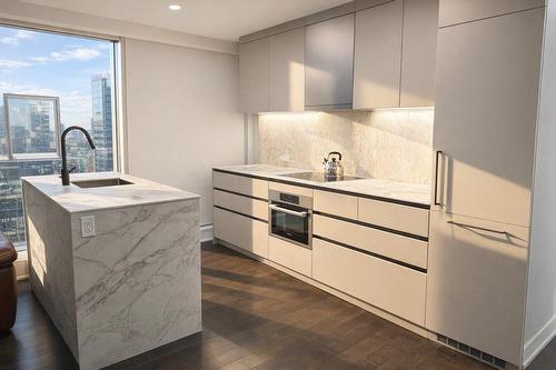 Kitchen - 1607-720 Rue St-Jacques, Montréal (Ville-Marie), QC - Indoor Photo Showing Kitchen With Upgraded Kitchen