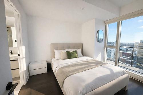 Primary bedroom - 1607-720 Rue St-Jacques, Montréal (Ville-Marie), QC - Indoor Photo Showing Bedroom