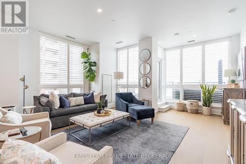 Gph5 - 111 Worsley Street, Barrie, ON - Indoor Photo Showing Living Room