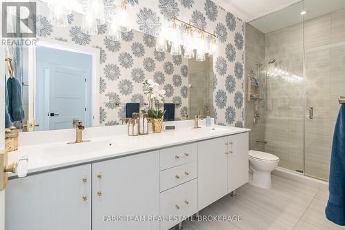 Gph5 - 111 Worsley Street, Barrie, ON - Indoor Photo Showing Bathroom