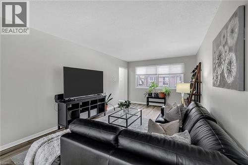 7030 Copenhagen Road Unit# 49, Mississauga, ON - Indoor Photo Showing Living Room