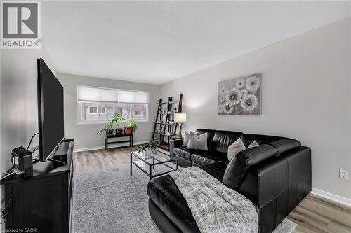 7030 Copenhagen Road Unit# 49, Mississauga, ON - Indoor Photo Showing Living Room