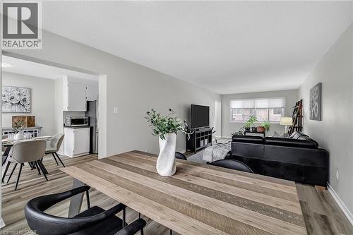 7030 Copenhagen Road Unit# 49, Mississauga, ON - Indoor Photo Showing Living Room