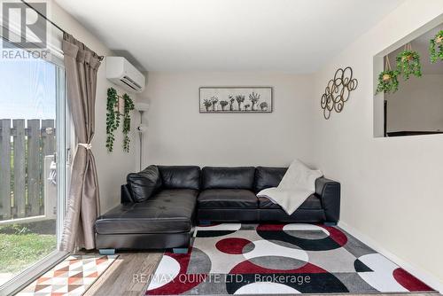 H- 203 North Park Street, Belleville (Belleville Ward), ON - Indoor Photo Showing Living Room