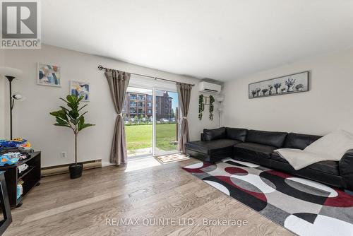 H- 203 North Park Street, Belleville (Belleville Ward), ON - Indoor Photo Showing Living Room