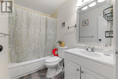 H- 203 North Park Street, Belleville (Belleville Ward), ON - Indoor Photo Showing Bathroom