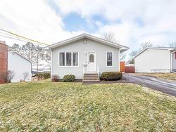 54 Quaker Crescent  Lower Sackville, NS B4C 2Z4