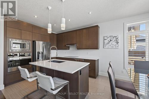 1879 Couldridge Way, London North (North S), ON - Indoor Photo Showing Kitchen With Upgraded Kitchen