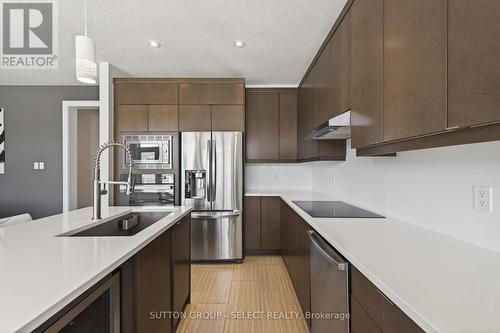 1879 Couldridge Way, London North (North S), ON - Indoor Photo Showing Kitchen With Upgraded Kitchen