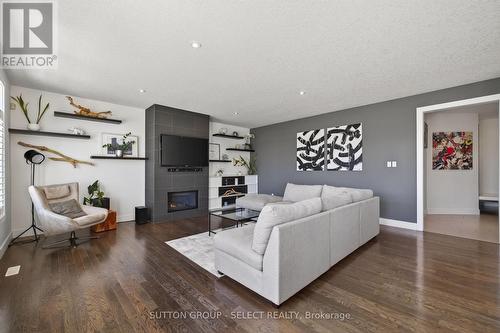 1879 Couldridge Way, London North (North S), ON - Indoor Photo Showing Living Room With Fireplace