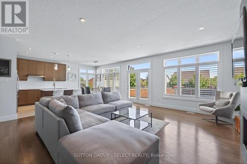 1879 Couldridge Way, London North (North S), ON - Indoor Photo Showing Living Room