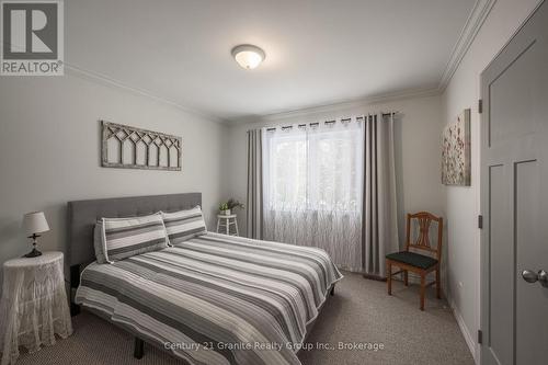 1015 Guilford Court, Dysart Et Al (Guilford), ON - Indoor Photo Showing Bedroom