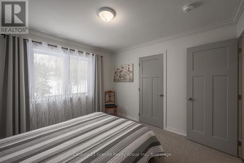 1015 Guilford Court, Dysart Et Al (Guilford), ON - Indoor Photo Showing Bedroom