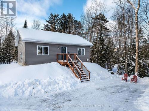 1015 Guilford Court, Dysart Et Al (Guilford), ON - Outdoor