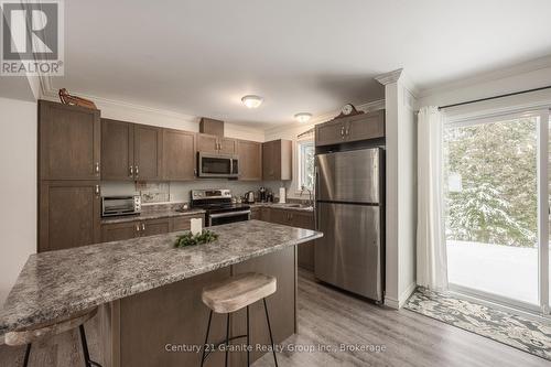 1015 Guilford Court, Dysart Et Al (Guilford), ON - Indoor Photo Showing Kitchen