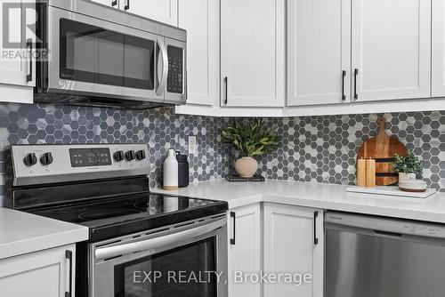 945 Deverell Place, Milton, ON - Indoor Photo Showing Kitchen