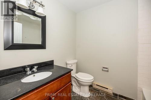 219 Emerson Avenue, London South (South H), ON - Indoor Photo Showing Bathroom