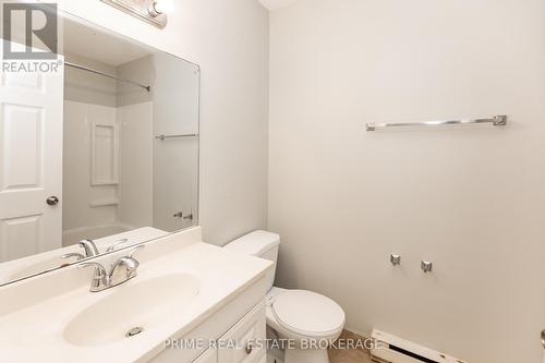 219 Emerson Avenue, London South (South H), ON - Indoor Photo Showing Bathroom