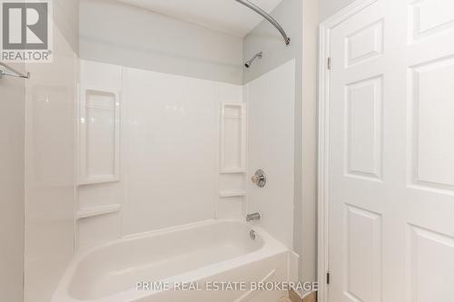 219 Emerson Avenue, London South (South H), ON - Indoor Photo Showing Bathroom