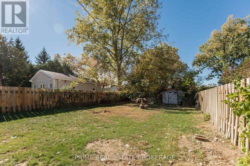 219 Emerson Avenue, London South (South H), ON - Outdoor With Backyard