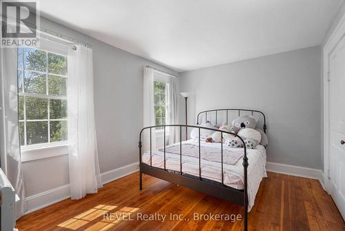 166 North Street N, Fort Erie (Central), ON - Indoor Photo Showing Bedroom