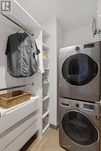 408 - 385 Brunswick Avenue, Toronto, ON - Indoor Photo Showing Laundry Room