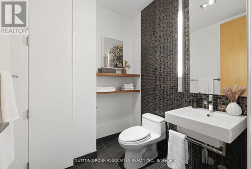 408 - 385 Brunswick Avenue, Toronto, ON - Indoor Photo Showing Bathroom