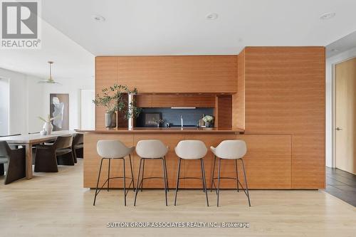 408 - 385 Brunswick Avenue, Toronto, ON - Indoor