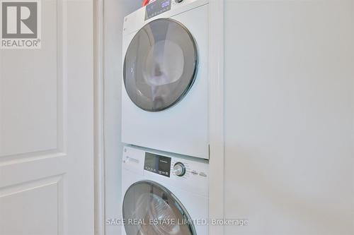 Laundry - 413 - 555 Yonge Street, Toronto, ON - Indoor Photo Showing Laundry Room
