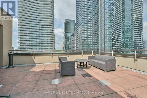 Rooftop 2 - 413 - 555 Yonge Street, Toronto, ON - Outdoor With Facade
