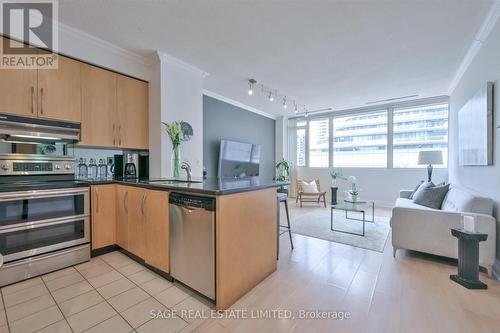 Kitchen/Living - 413 - 555 Yonge Street, Toronto, ON - Indoor Photo Showing Kitchen
