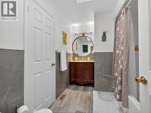 6860 Matchette Road, Lasalle, ON - Indoor Photo Showing Bathroom