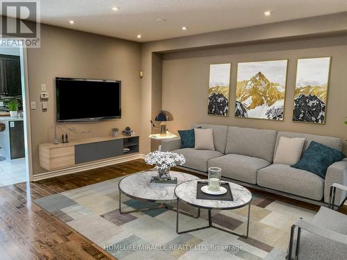 866 Francine Crescent, Mississauga, ON - Indoor Photo Showing Living Room