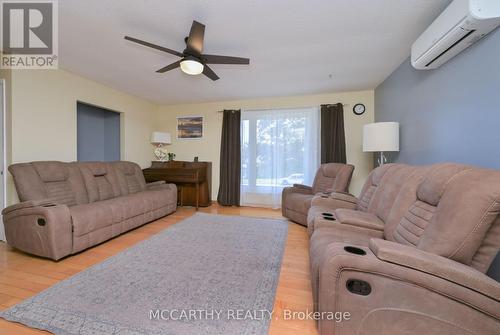 130 Franklyn Street, Shelburne, ON - Indoor Photo Showing Living Room